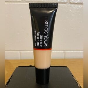 Smashbox Studio Skin full coverage 24 hour fair light beige foundation